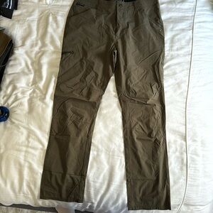 Savage Tacticians 32x30 tactical green pants